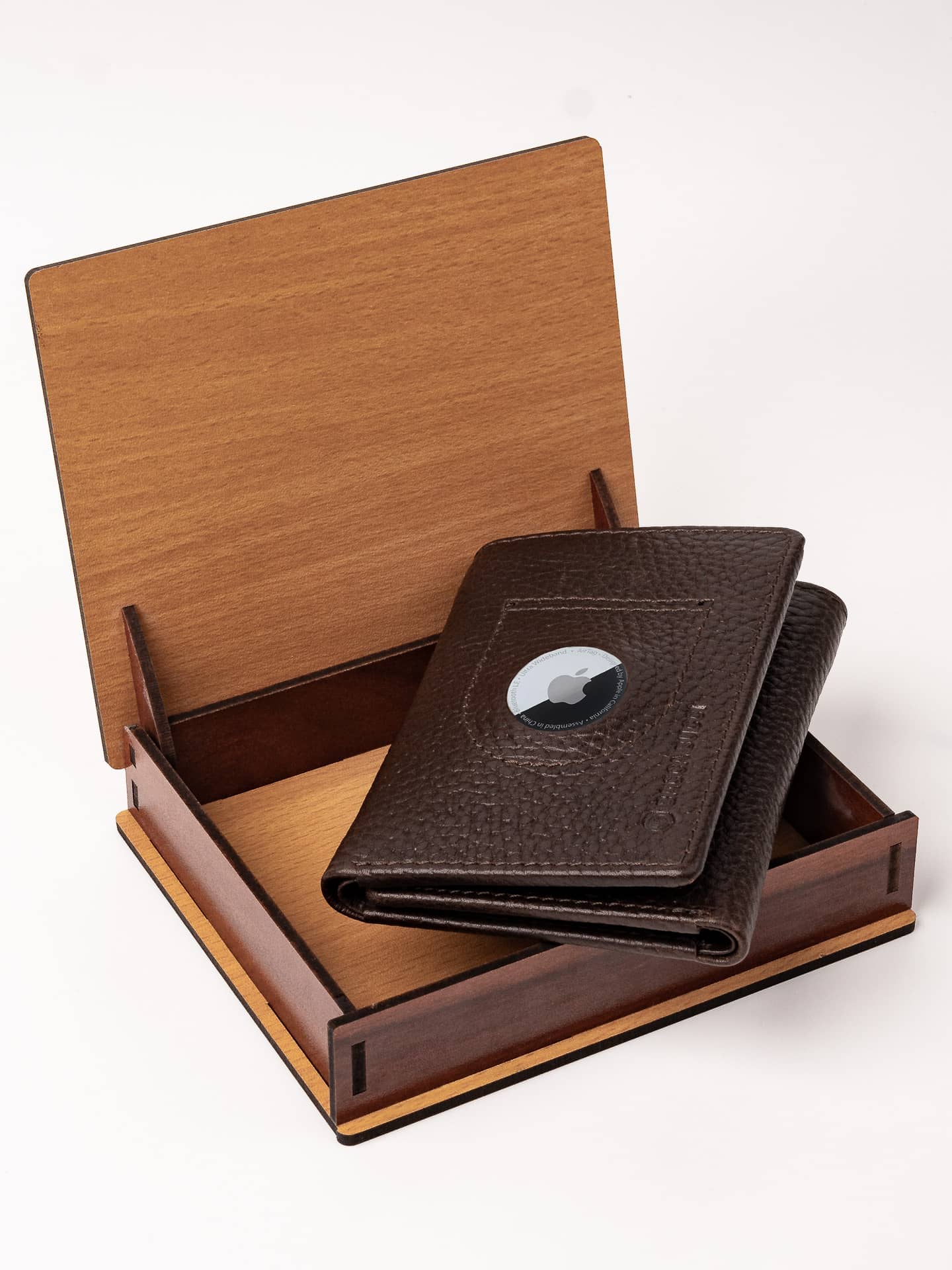 Bacca Bucci Trifold Leather Wallet with AirTag Holder (Only Wallet) - Image 9
